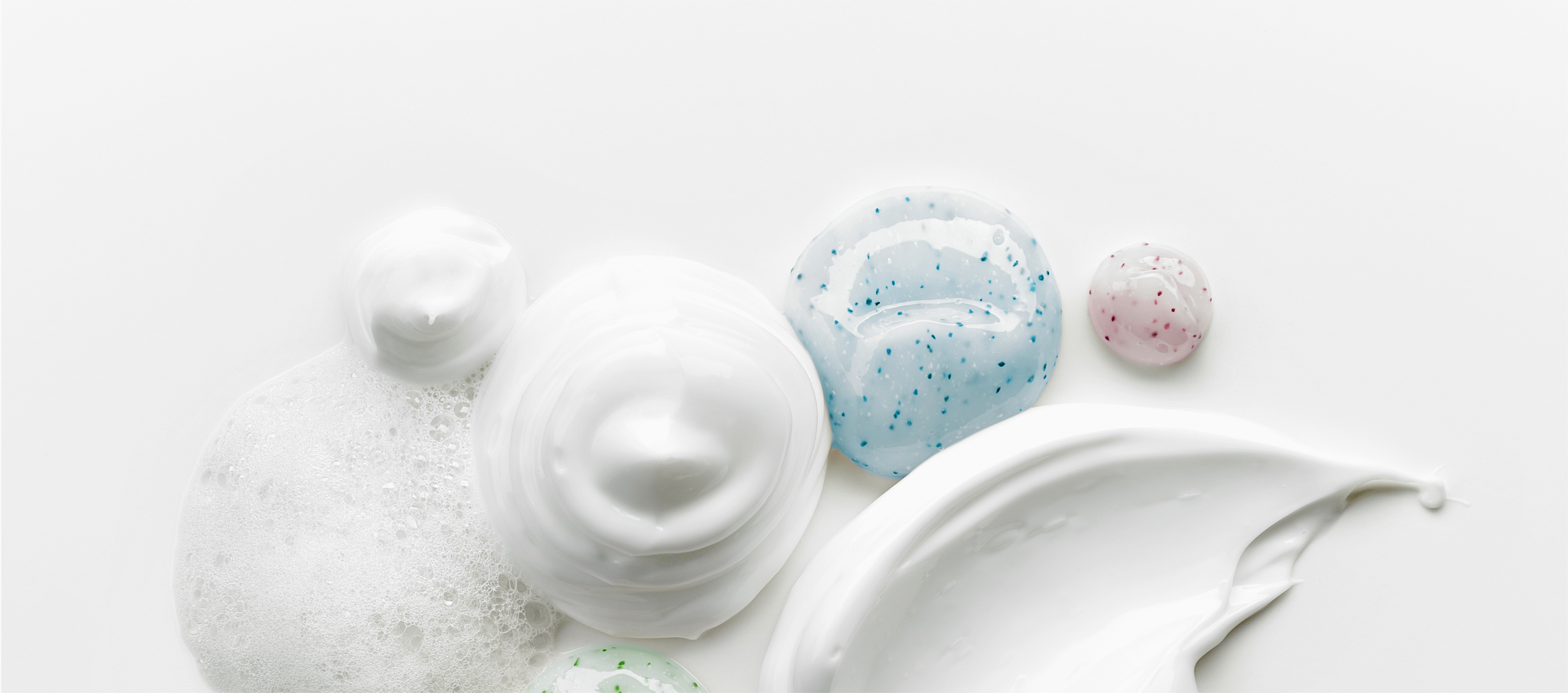 Kosmetik und Pharmaprodukte als Symbol für einheitliche PM Standards in regulierten Branchen