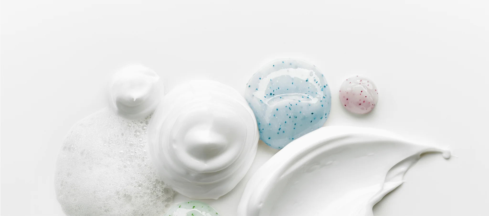 Kosmetik und Pharmaprodukte als Symbol für einheitliche PM Standards in regulierten Branchen